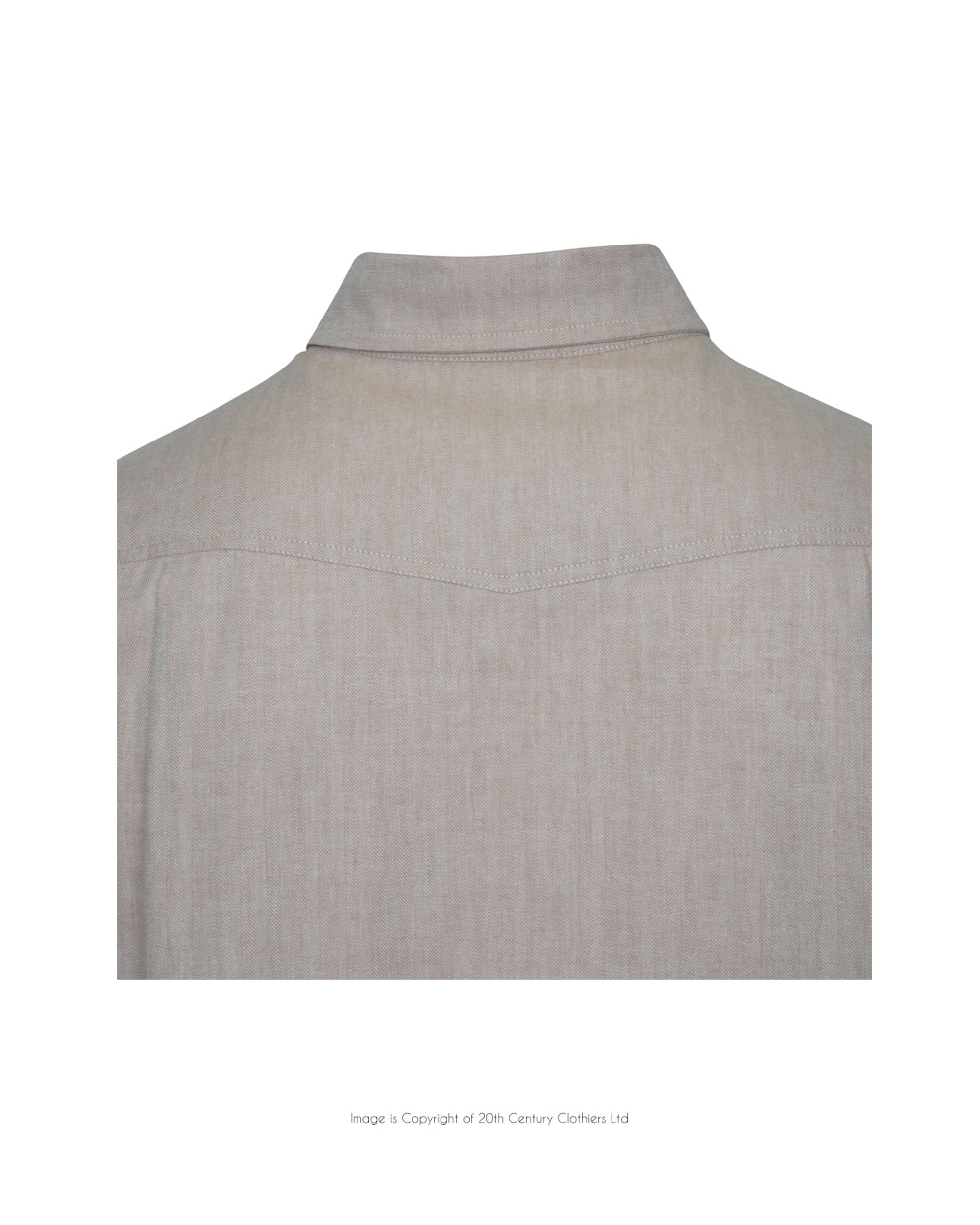 Casual Spear Collar Shirt in Ecru